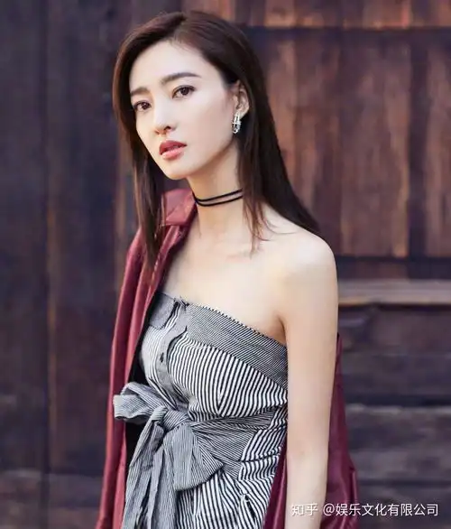 这两位素颜女神,一个是娱乐圈的女神一个是模特届的美女

