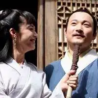 郭芙蓉搞怪情侣头像一对两张微信头像图片大全
