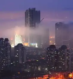 山东烟台出现夜间平流雾美景恍若仙境图
