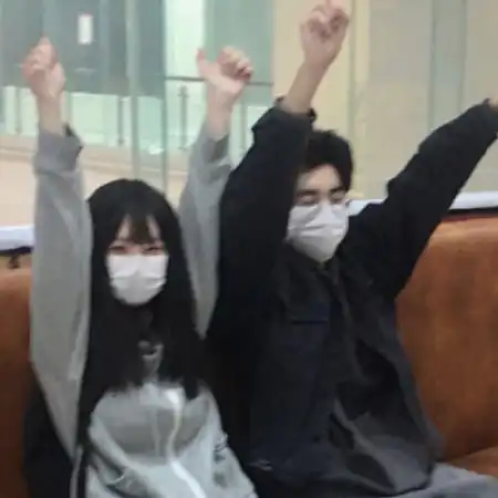 2020校园风甜美秀恩爱情侣头像一男一女
