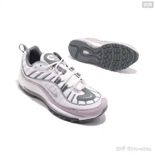 nike和adidas有哪些鞋在三千以下穿上显得厚重带感有气场就像喷泡和yezzy700
