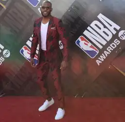 nba颁奖典礼举行众球星西装造型闪耀红毯
