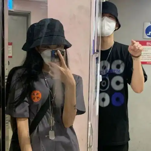 带有夏天气息的情侣头像
