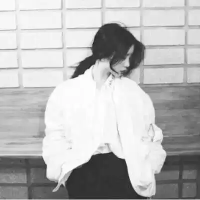 有事往肚子咽,从不向外人倾诉,默默去承受的星座

